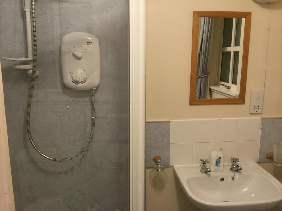 Three-Bedroom Old Cottage Free Parking Inverness Extérieur photo