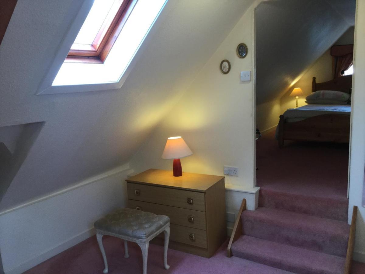 Three-Bedroom Old Cottage Free Parking Inverness Extérieur photo