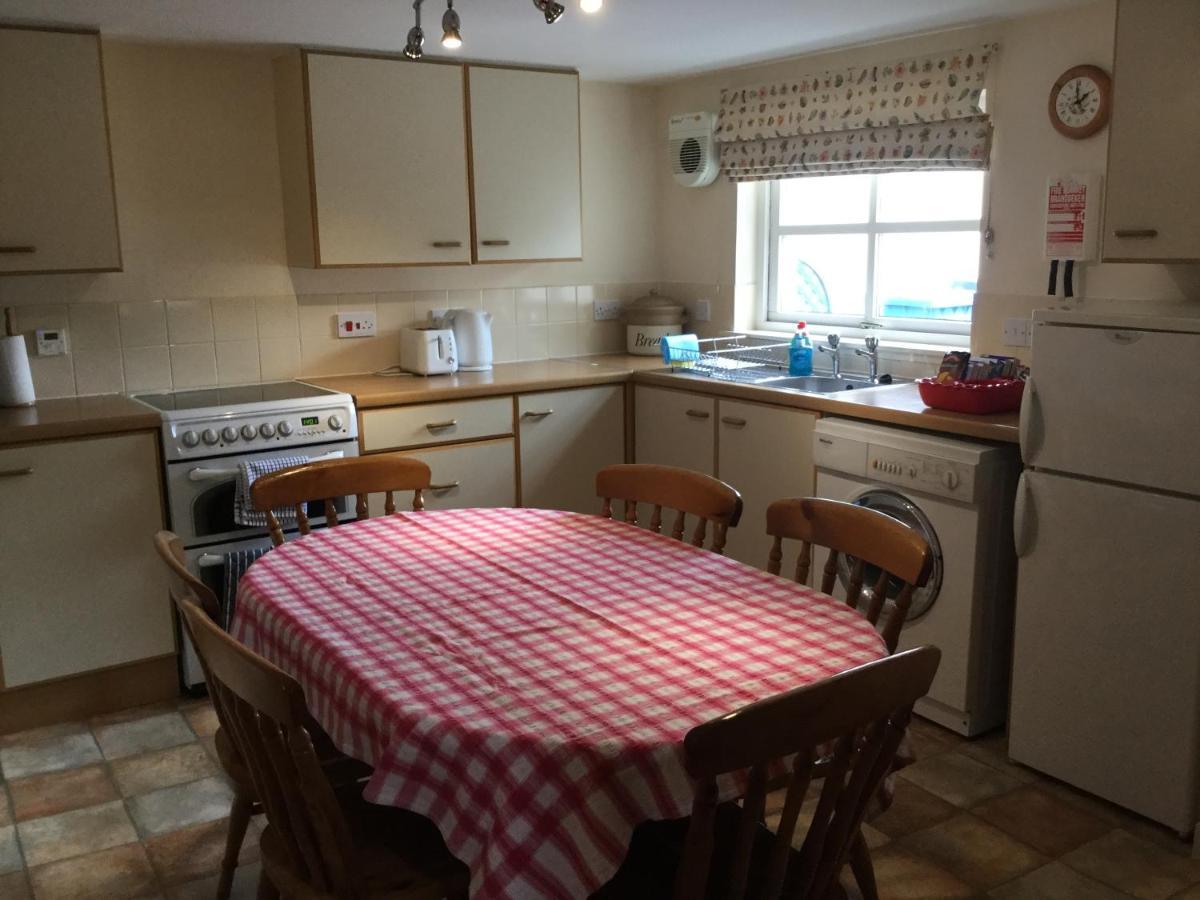 Three-Bedroom Old Cottage Free Parking Inverness Extérieur photo