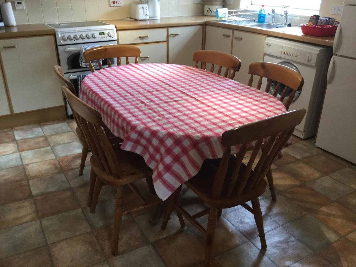 Three-Bedroom Old Cottage Free Parking Inverness Extérieur photo