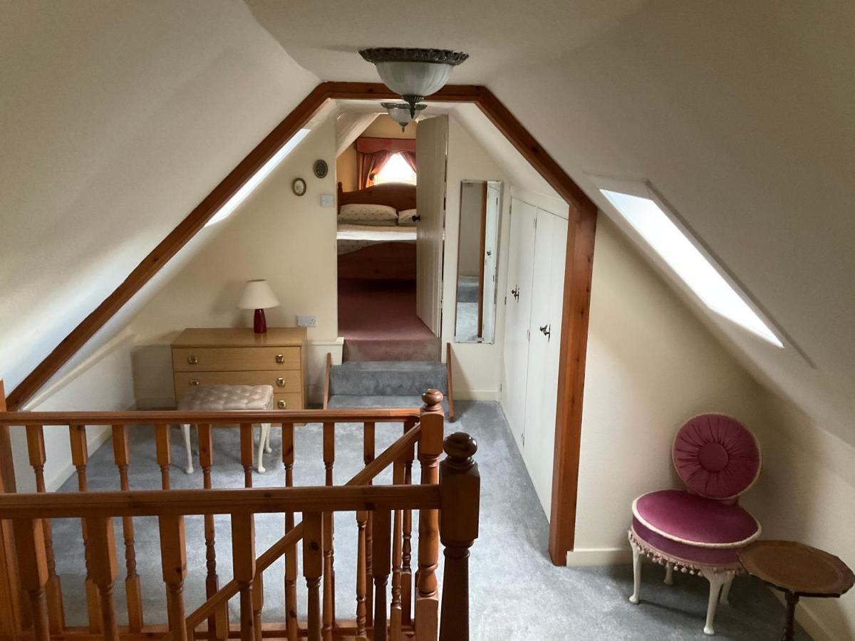 Three-Bedroom Old Cottage Free Parking Inverness Extérieur photo