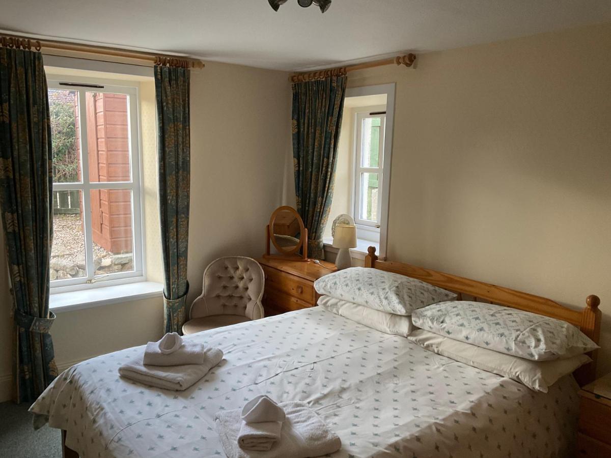 Three-Bedroom Old Cottage Free Parking Inverness Extérieur photo