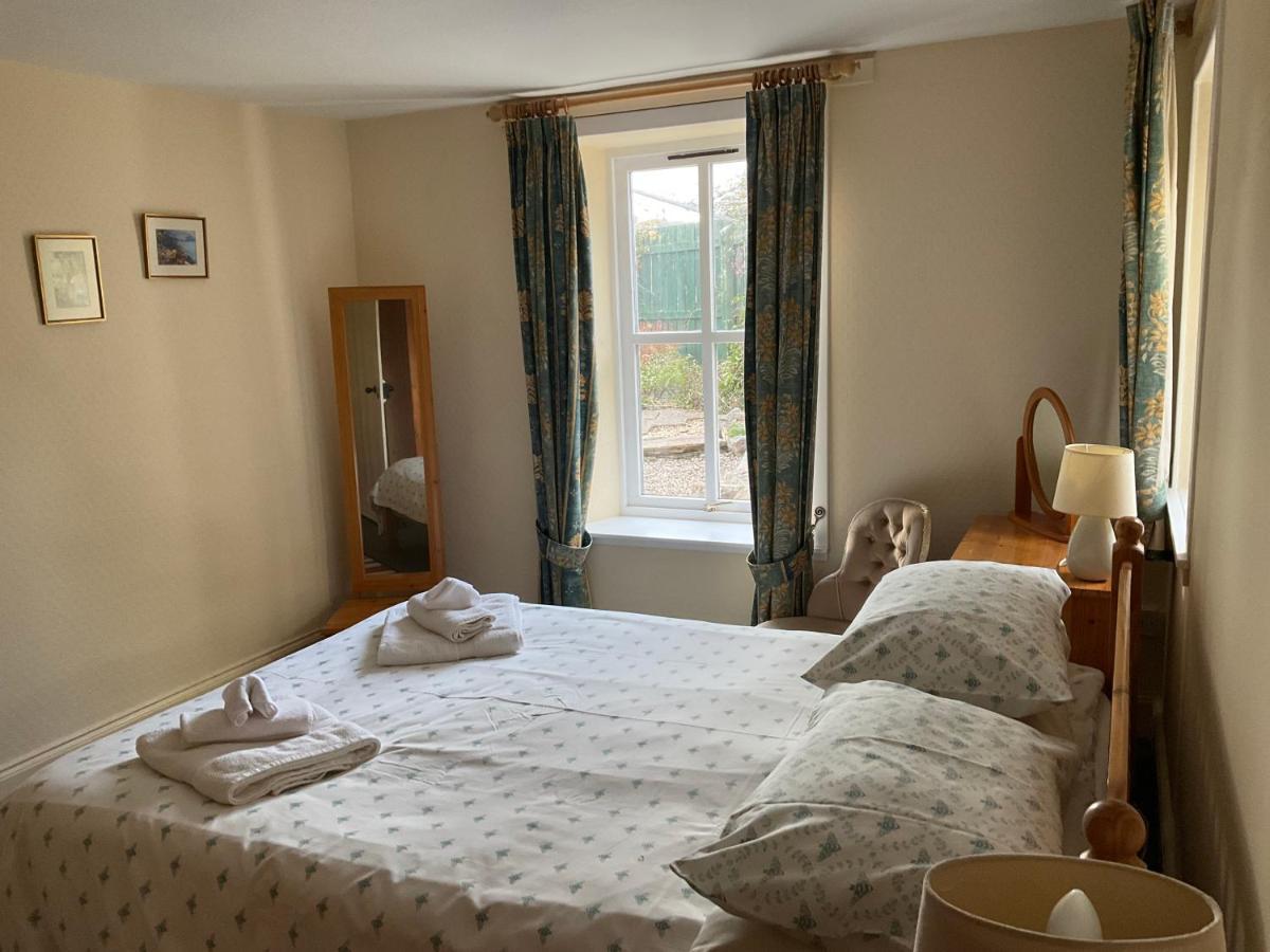 Three-Bedroom Old Cottage Free Parking Inverness Extérieur photo