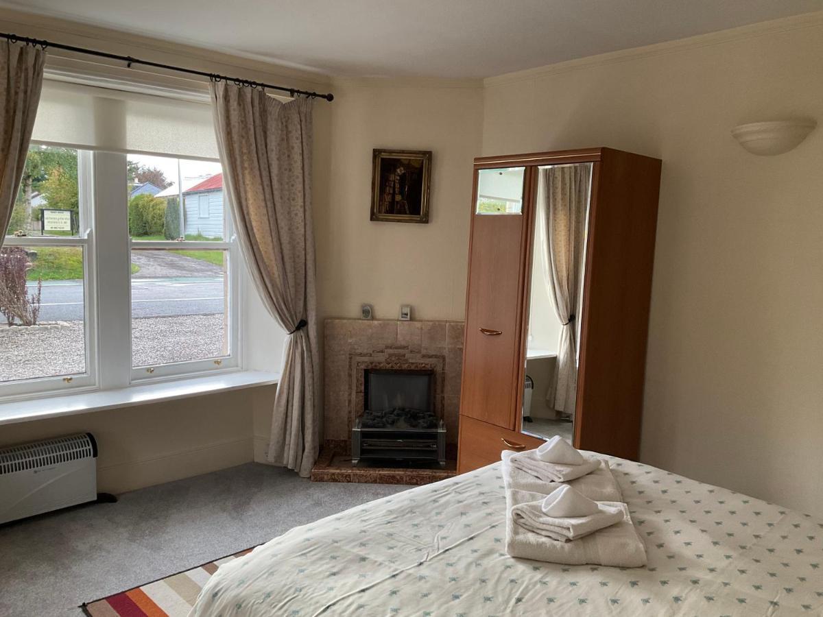 Three-Bedroom Old Cottage Free Parking Inverness Extérieur photo