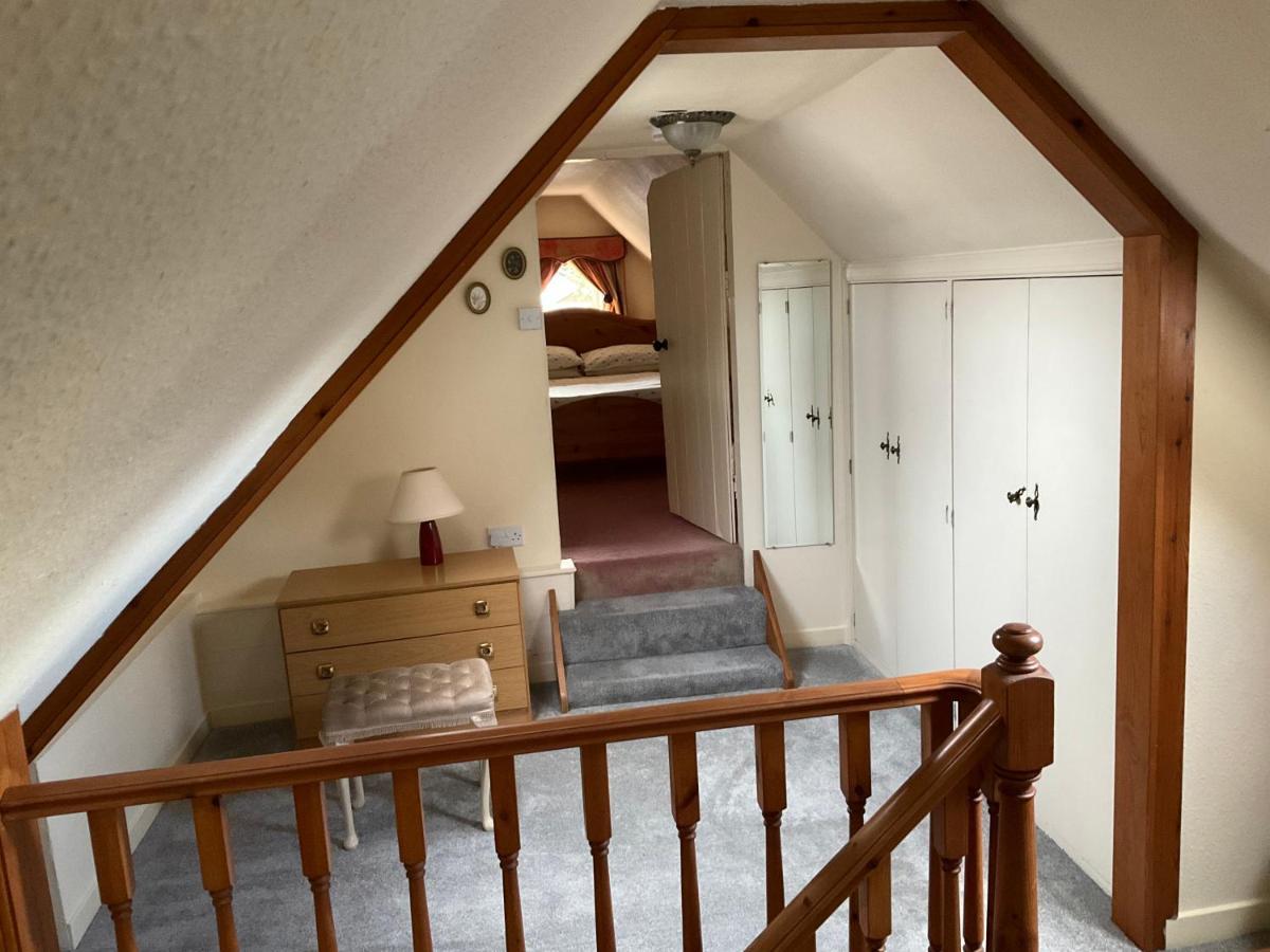 Three-Bedroom Old Cottage Free Parking Inverness Extérieur photo