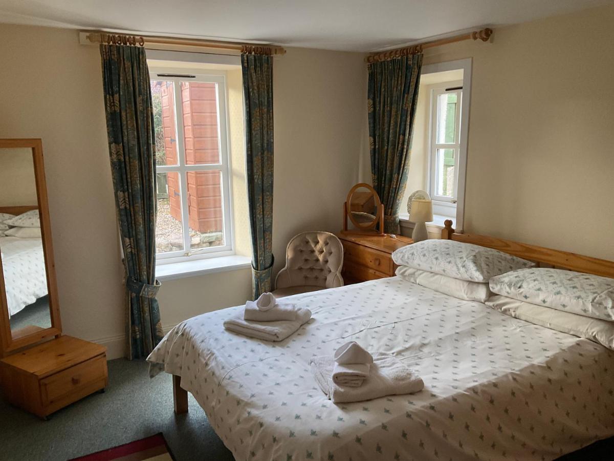 Three-Bedroom Old Cottage Free Parking Inverness Extérieur photo